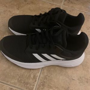 Women’s Adidas Cloudfoam comfort shoes size 7.5